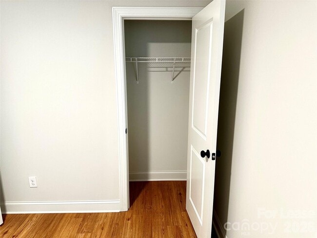 Building Photo - 521 N Linwood Ave