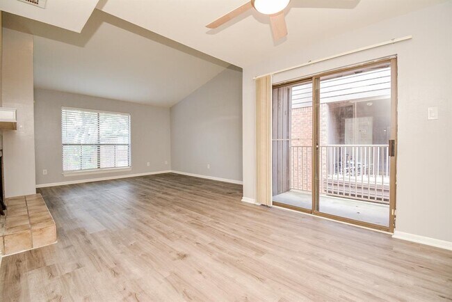 Building Photo - 3100 Walnut Bend Ln