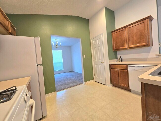 Building Photo - 2497 Redoubt Ave