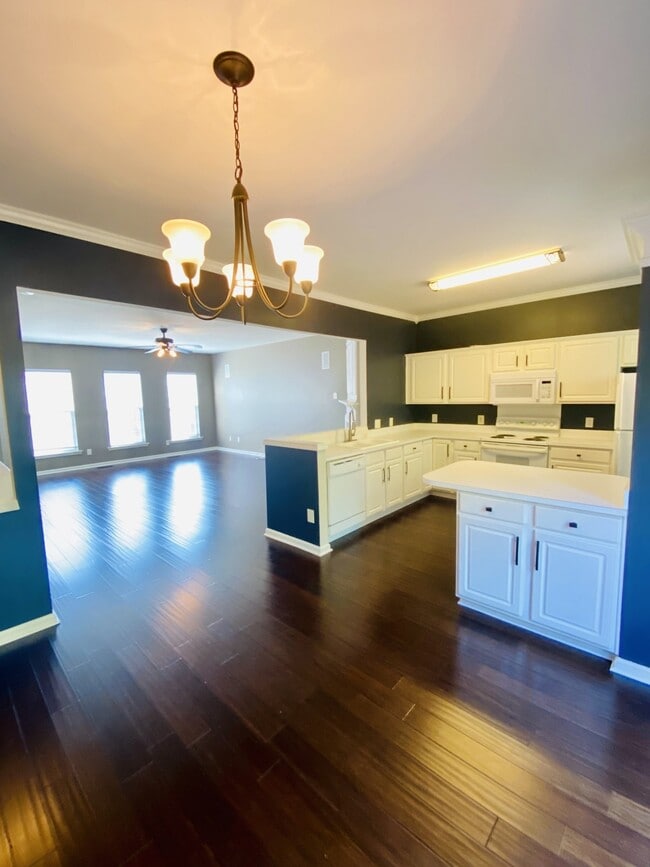Building Photo - Heart of Ballantyne!  Beautiful End Unit T...
