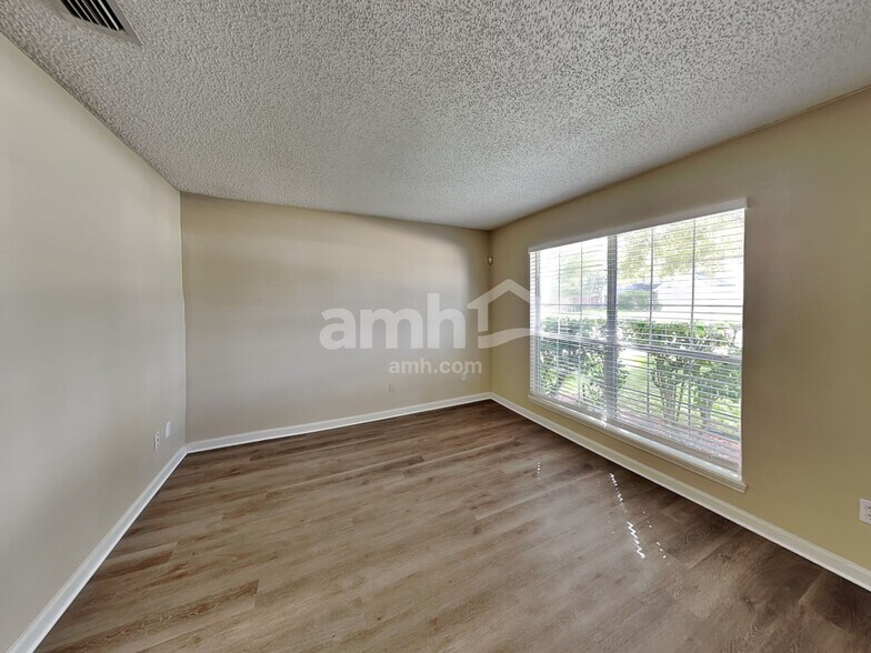 Building Photo - 9213 Prosperity Lake Dr