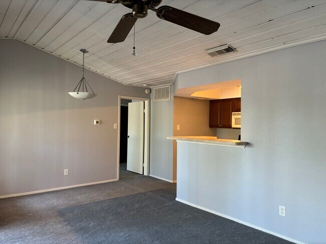 Building Photo - 110 Leafwood Ln