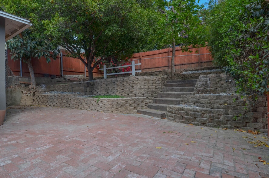 Building Photo - 3246 Barham Blvd