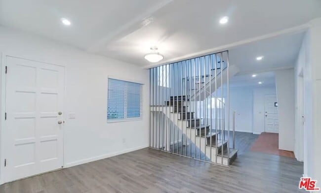 Building Photo - 16 Reef St