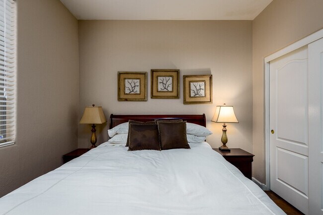 Building Photo - 6417 E Marilyn Rd