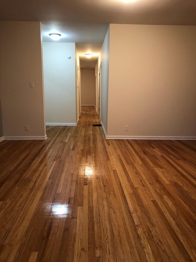 Building Photo - 6137 S Fairfield Ave