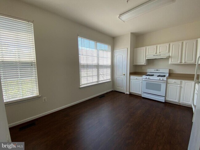 Building Photo - 8484 Pattette Pl