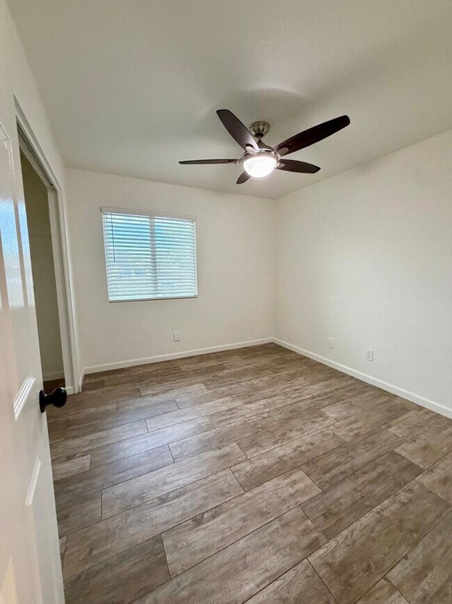 Building Photo - 3761 E Dulciana Ave