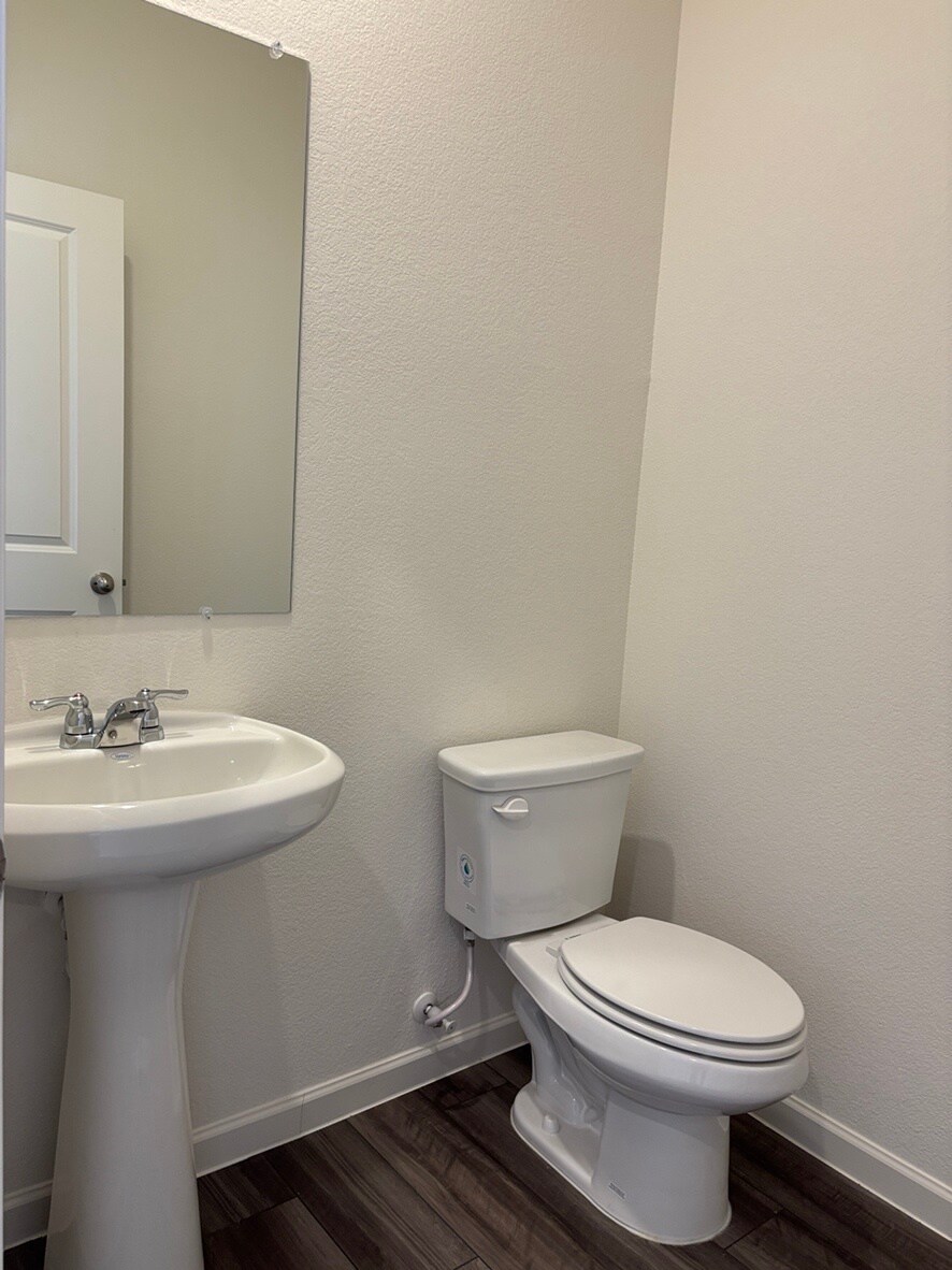 Powder Room - 1876 Purtis Creek Dr