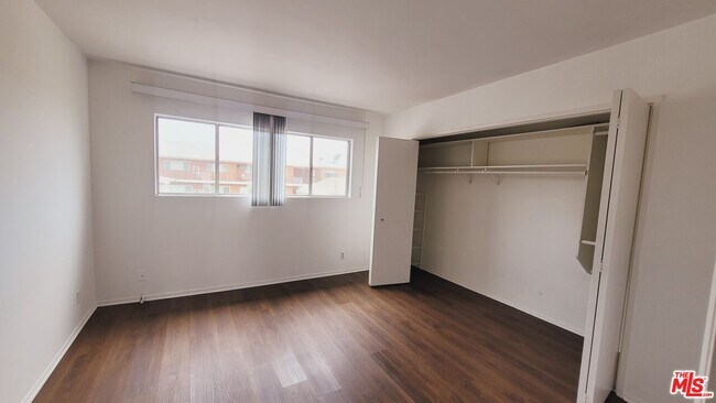 Building Photo - 818 7th St