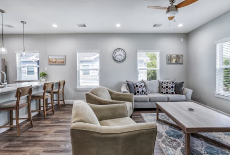 Building Photo - 144 W 5th St