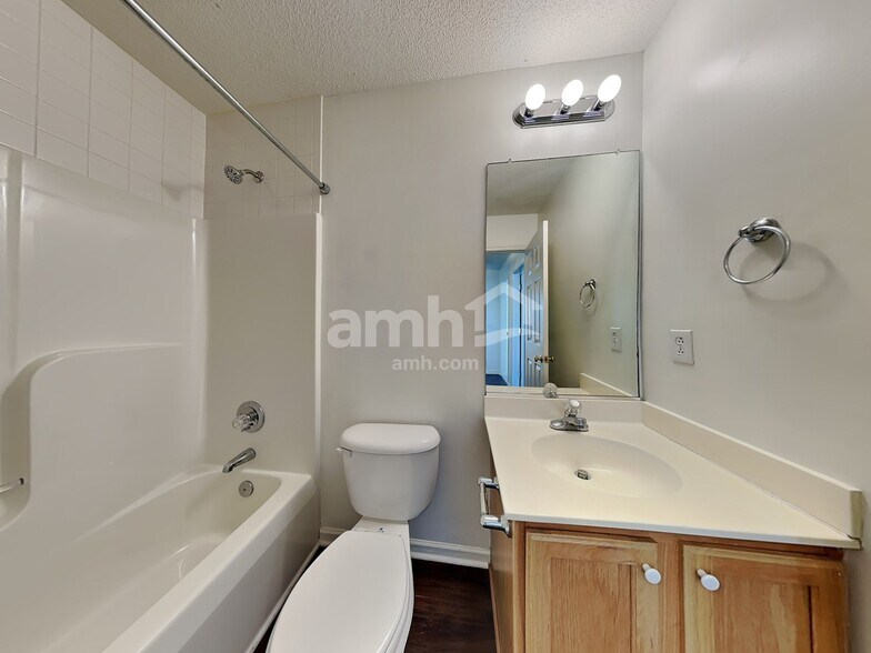 Building Photo - 5520 Bridgegate Dr