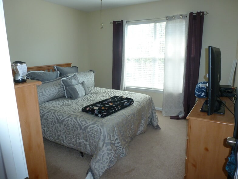 Building Photo - 107 Portland Falls Dr