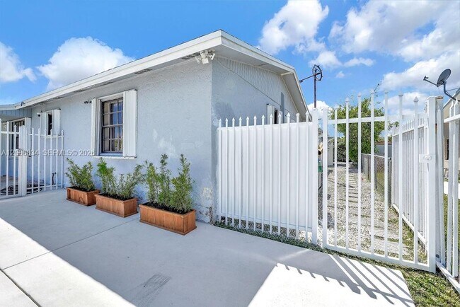 Building Photo - 25420 SW 124th Pl