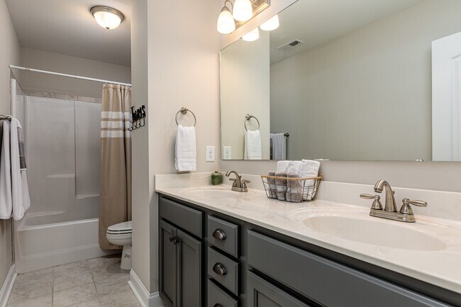 Building Photo - 205 Parrish Ln