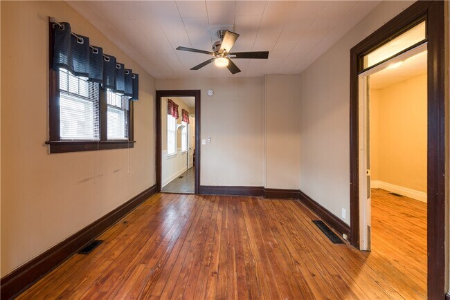 Building Photo - 779 S Goodman St