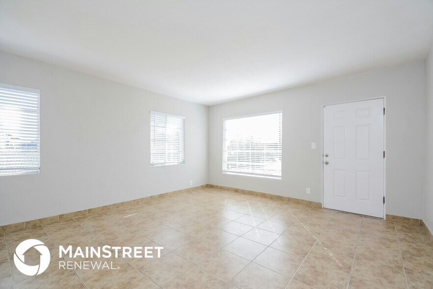 Building Photo - 1754 W Pueblo Vista Blvd