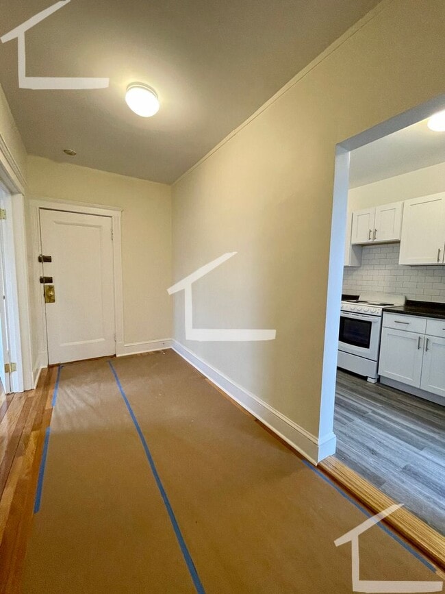 Building Photo - No Brokers Fee, No Security Deposit, Heat, Hot Water Included, Laundry on a Site