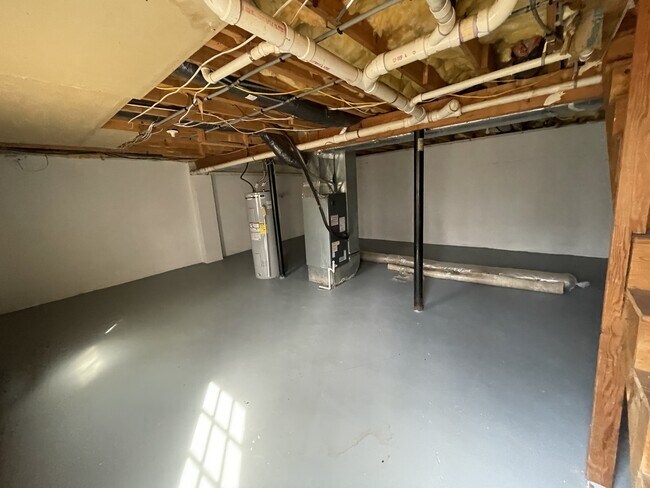 Building Photo - 132 Bellmont Dr