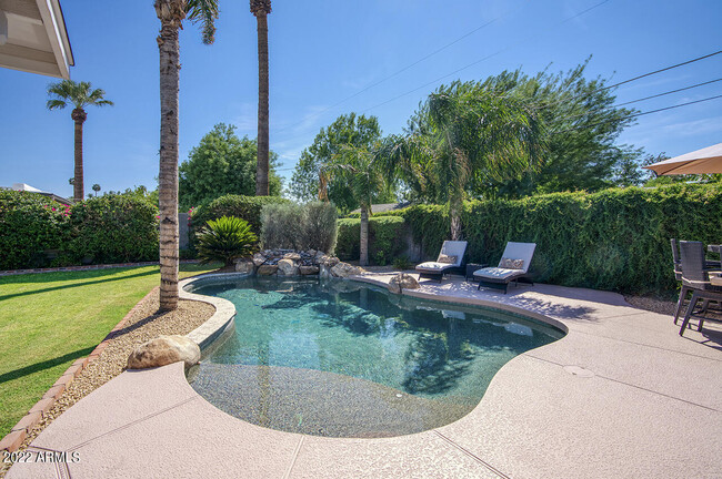 Building Photo - 4233 E Mulberry Dr