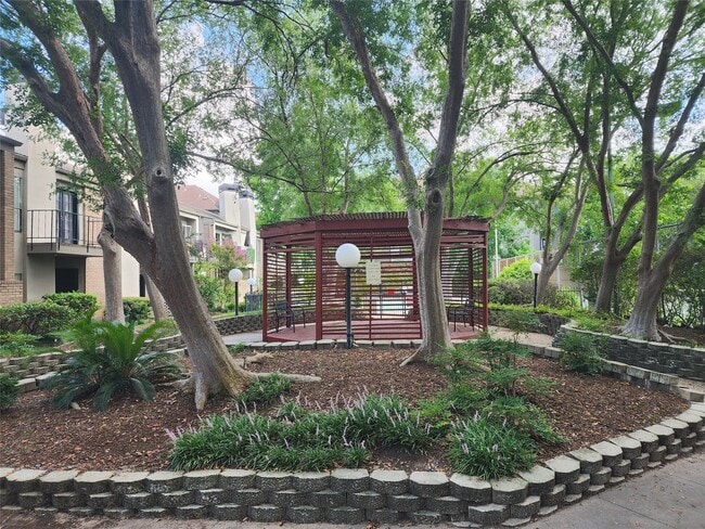 Building Photo - 10811 Richmond Ave.