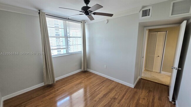 Building Photo - 5825 Collins Ave