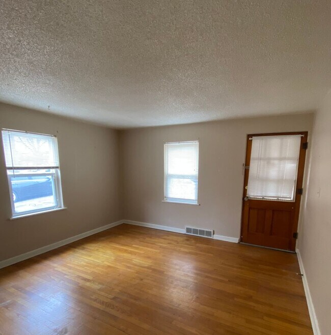 Building Photo - One bedroom apartment in Alton