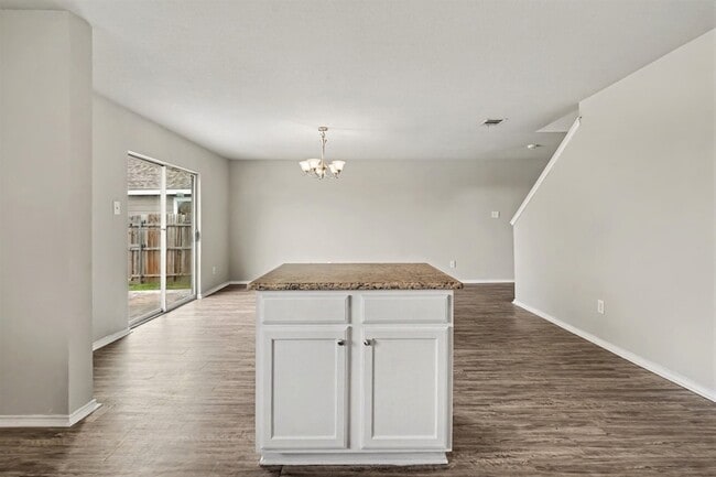 Building Photo - 1733 Vineridge Ln