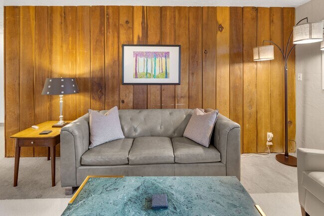 Building Photo - Downtown Anchorage Two Bedroom Two Bath (102)