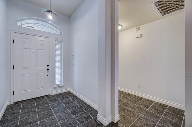 Building Photo - 3900 Sierra Vista Way