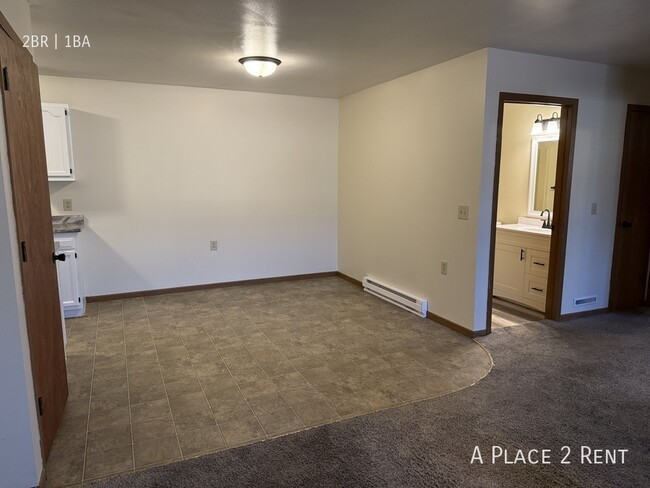 Building Photo - Newly Renovated 2-Bed Near Hospital | Bran...