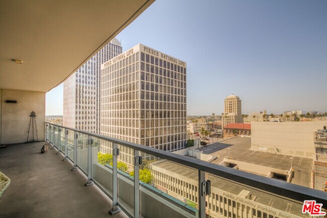 Building Photo - 3785 Wilshire Blvd