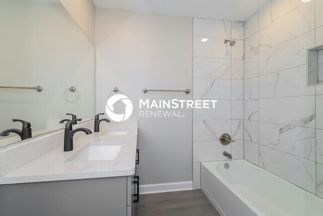 Building Photo - 3 Bedroom Pet-Friendly Home in WINTER HAVEN, FL with Main Street Renewal