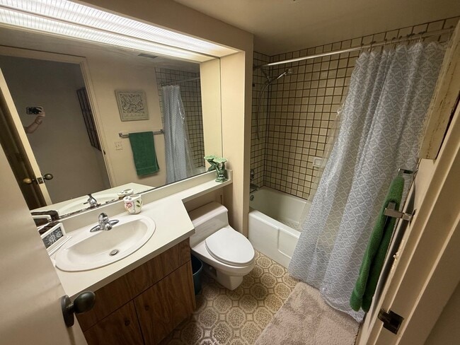 Building Photo - 1br - 2 Bath Furnished Kona Pacific Condo