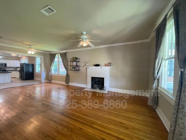 Building Photo - 1836 Oleander St