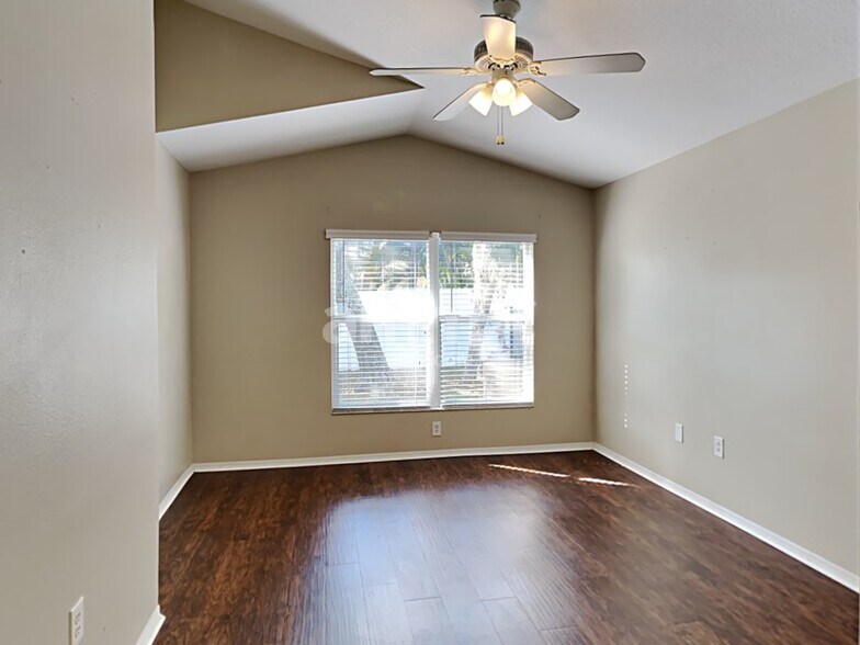 Building Photo - 5834 Tanagerlake Rd