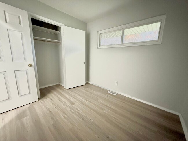 Building Photo - 3 bed 2 bath Great Neighborhood!!