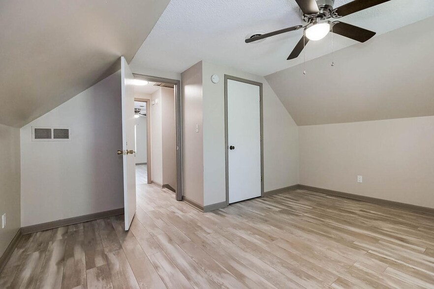 Building Photo - Spacious Independence home near Glendale Park | Updated kitchen & hardwood floors