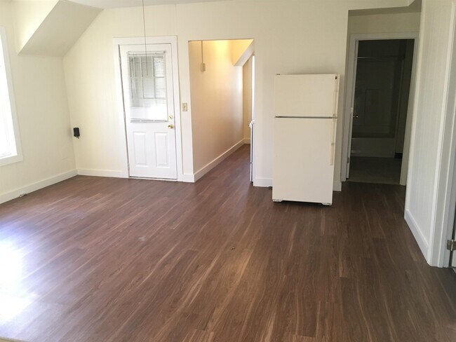 Building Photo - 239 Turner St