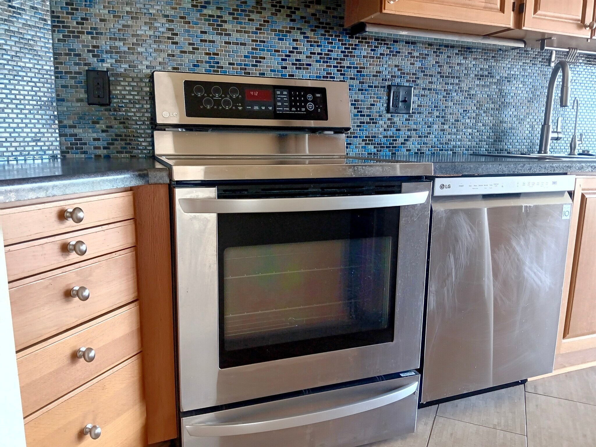 Oven and dishwasher - 1425 W 28th St