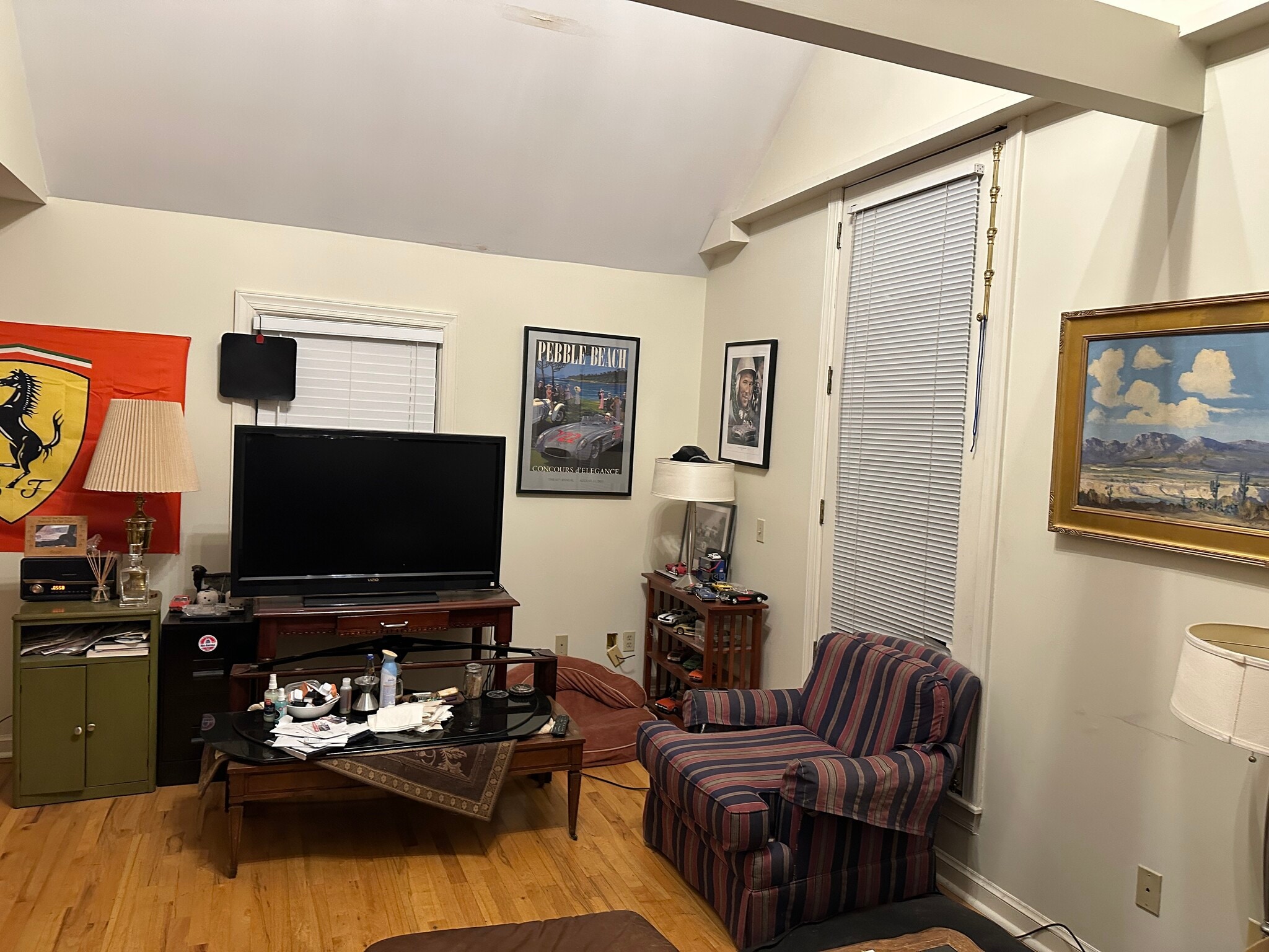 Living room w/ 8' door - 1203 E 25th St