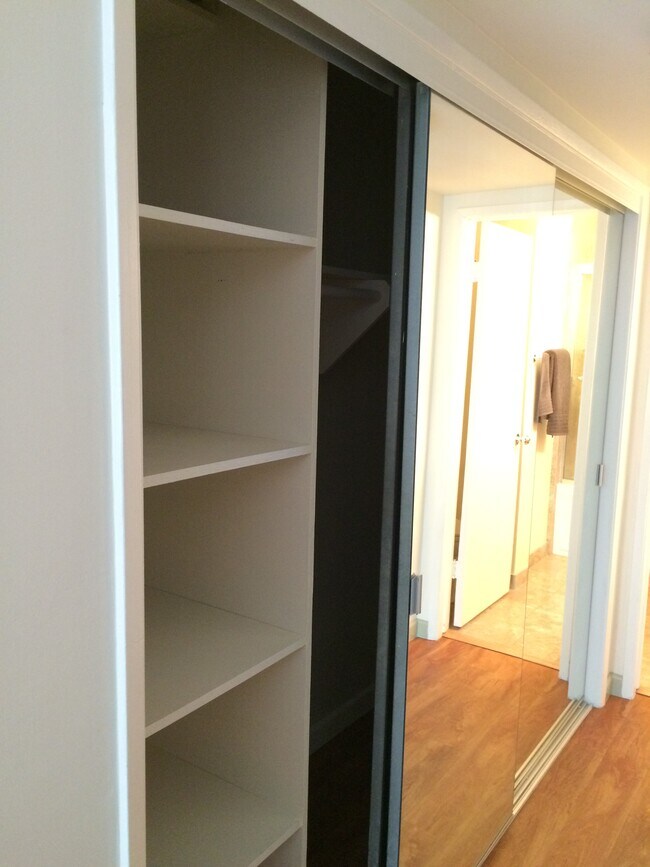 Building Photo - 1440 Veteran Ave