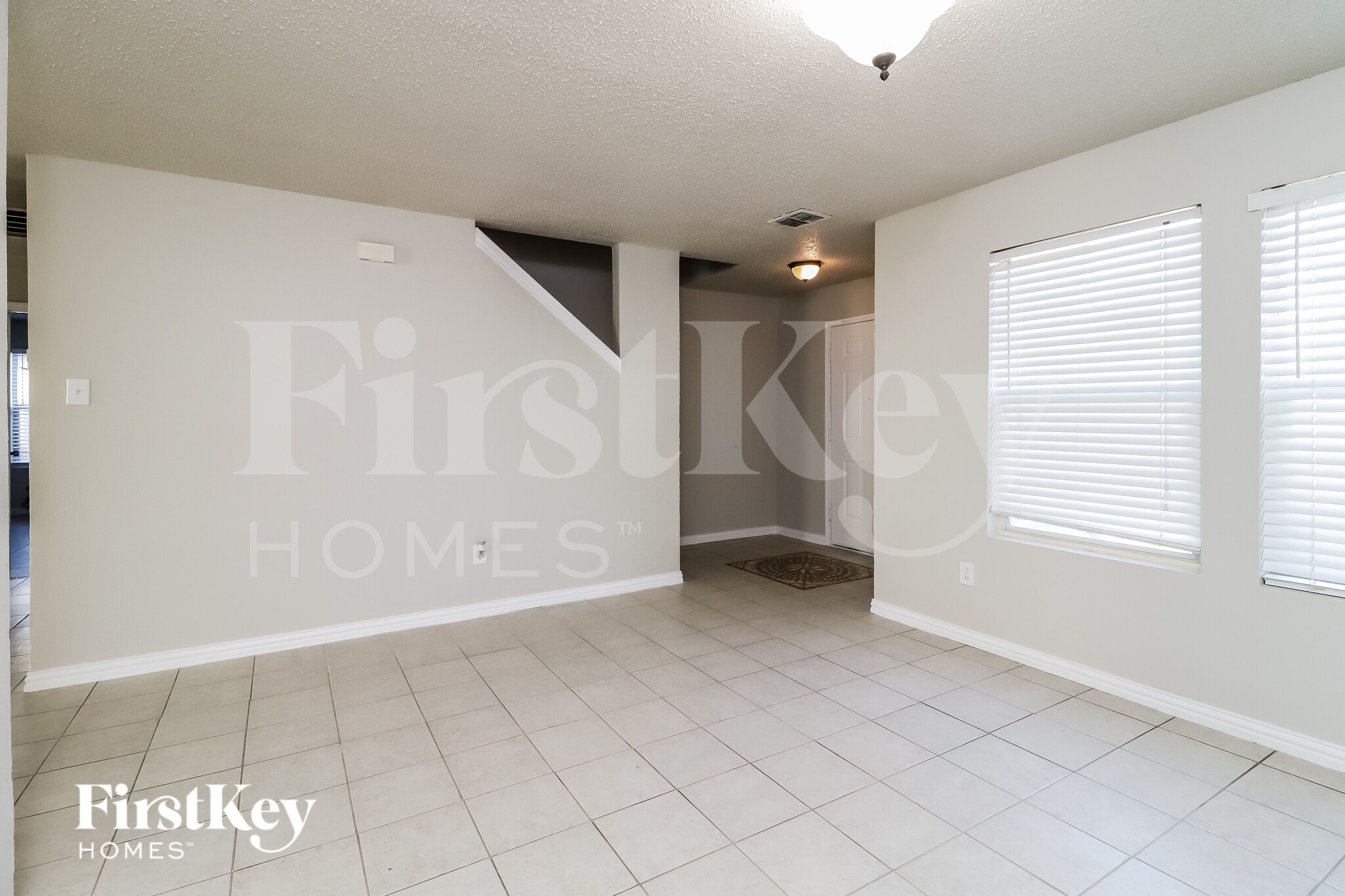 Building Photo - 3913 Fox Run Dr
