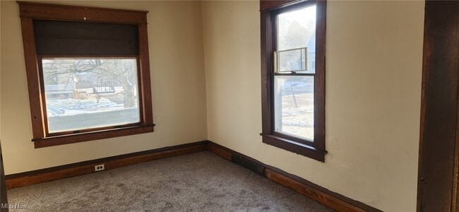 Building Photo - 48 Eleanor Ave