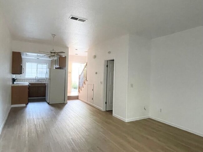Building Photo - Spacious 2 Bedroom Condo with Garage — Min...