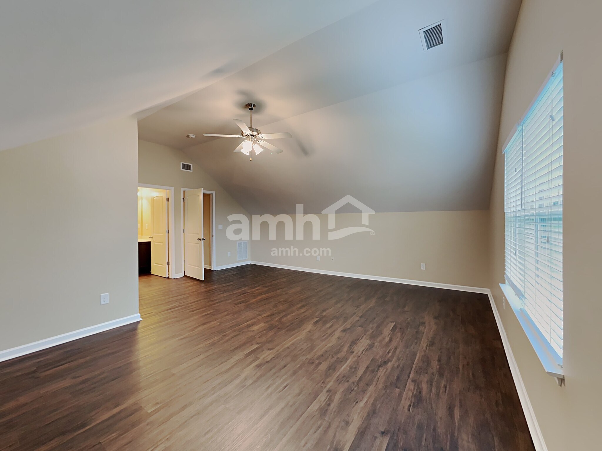 Building Photo - 2087 Longhunter Chase Dr