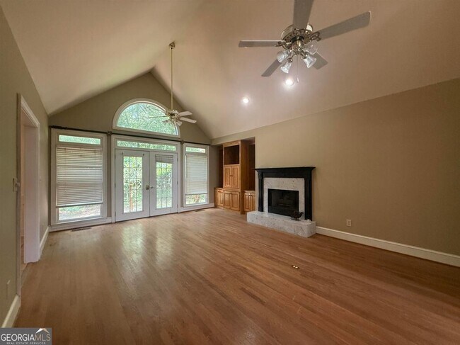 Building Photo - 307 Centennial Rd