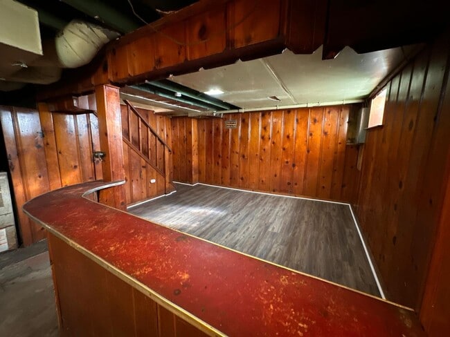 Building Photo - Newly Renovated 2 Bedroom Townhome