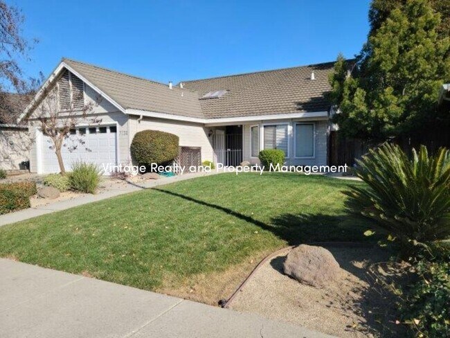 Building Photo - Available Now! Very Nice 3 Bedroom Home!!!