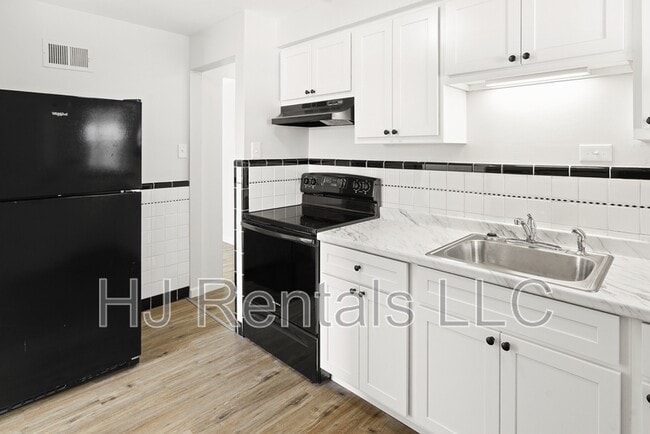 Building Photo - 9632 Cutler Dr